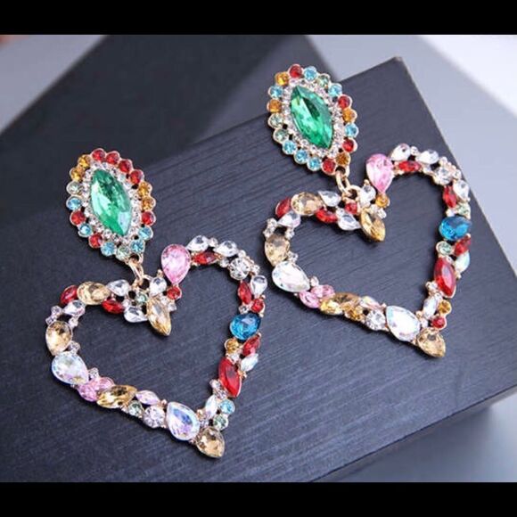 🎊🎊HOST PICK 🎉🎉🎉Betsey Johnson large colorful crystal heart dangle earrings 🎊 - Picture 3 of 5